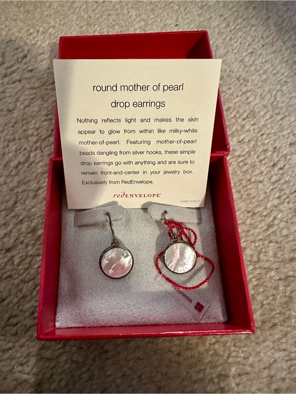 Red Envelope Iridescent Mother-of-Pearl Drop Earrings - White/Silver
